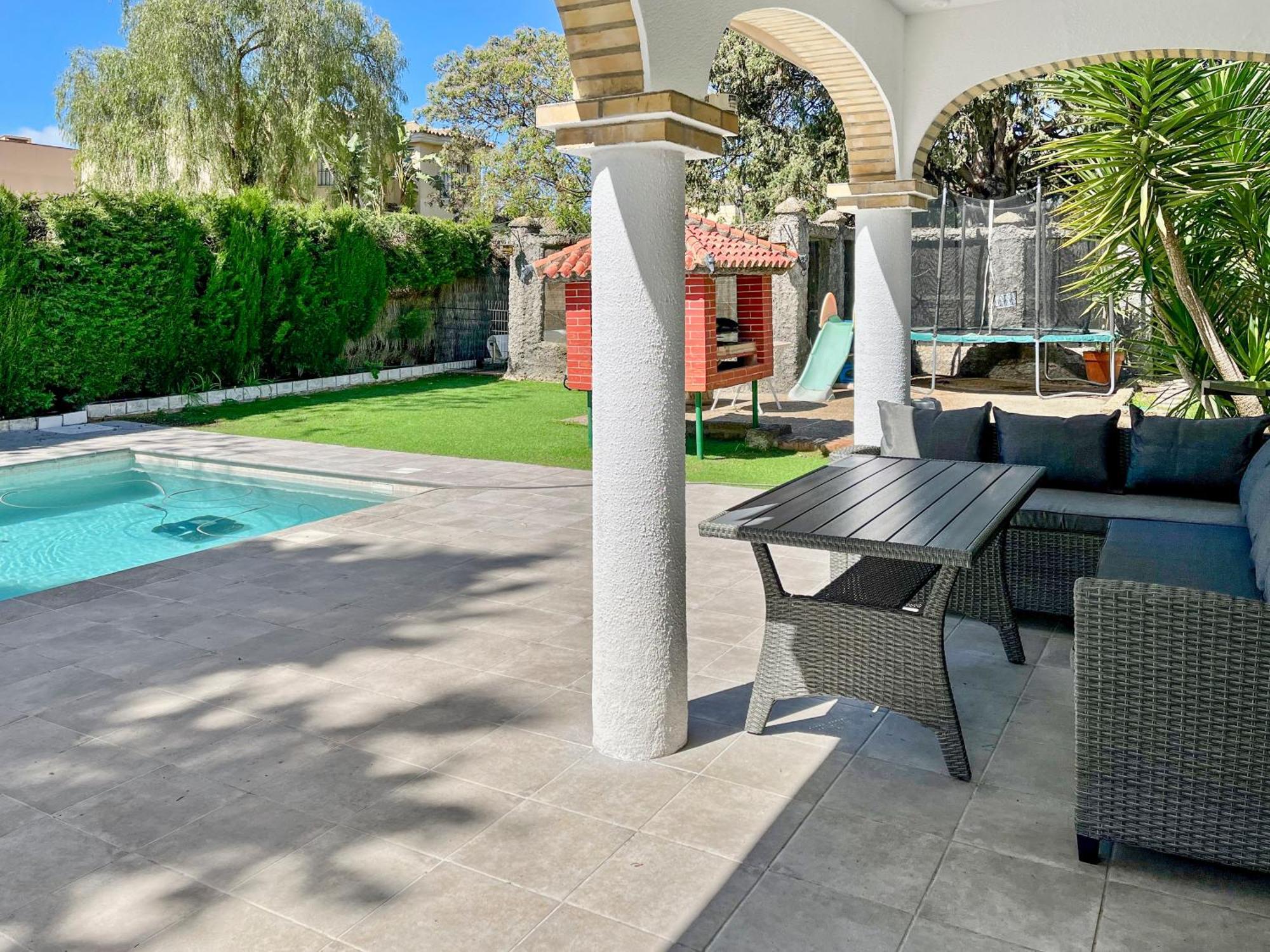 Villa Alamos Jerez I Piscina Salada Climatizada I Bbq I Jardines I 850M2 Херес-де-ла-Фронтера Экстерьер фото